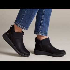 Clarks® Sillian 2.0 Ankle Boot (Never Worn)